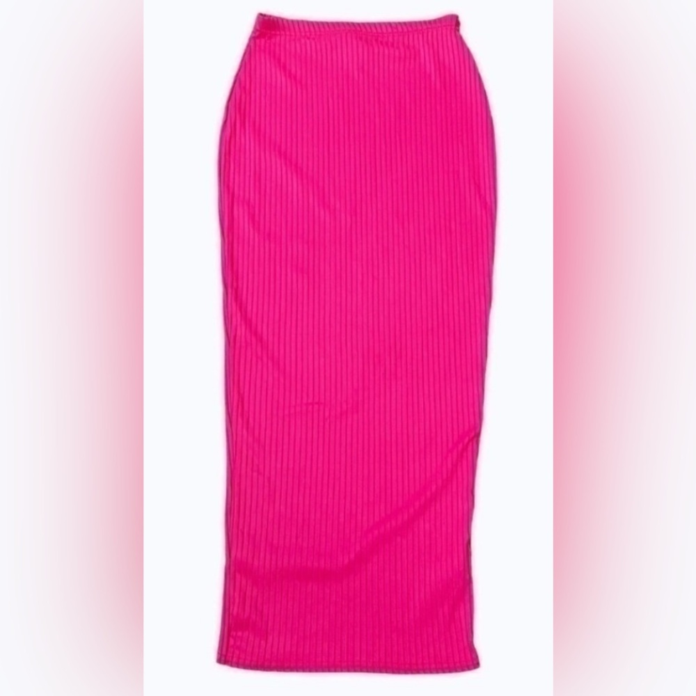 BOOHOO- Vibrant Pink Body Contouring Women's Skirt